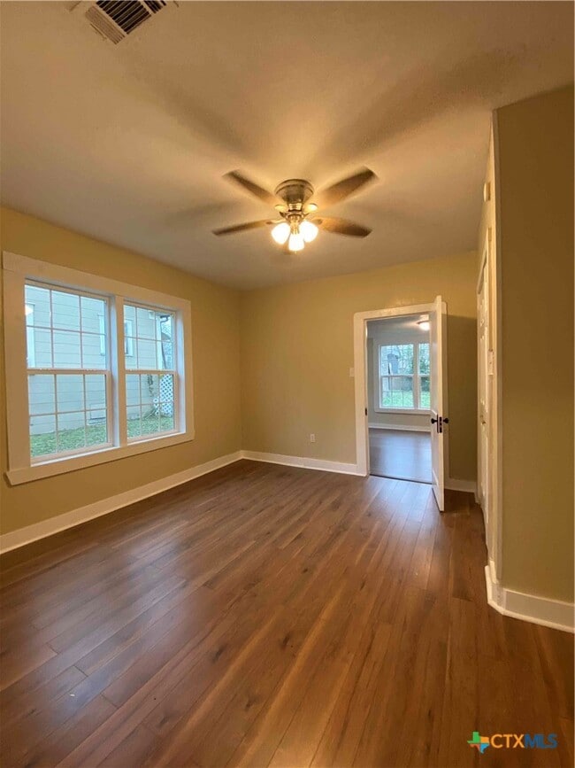 property at 904 N Main St