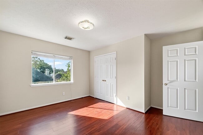 property at 3514 Parkshire Dr