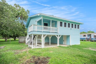 9607 Ocean Dr in Beach City, TX - Building Photo - Building Photo