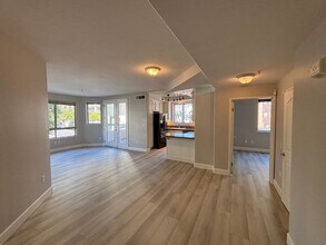 235 Market St, Unit 206 in San Diego, CA - Foto de edificio - Building Photo