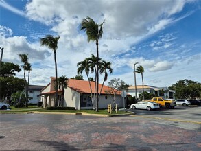 6045 NW 186th St in Hialeah, FL - Building Photo - Building Photo