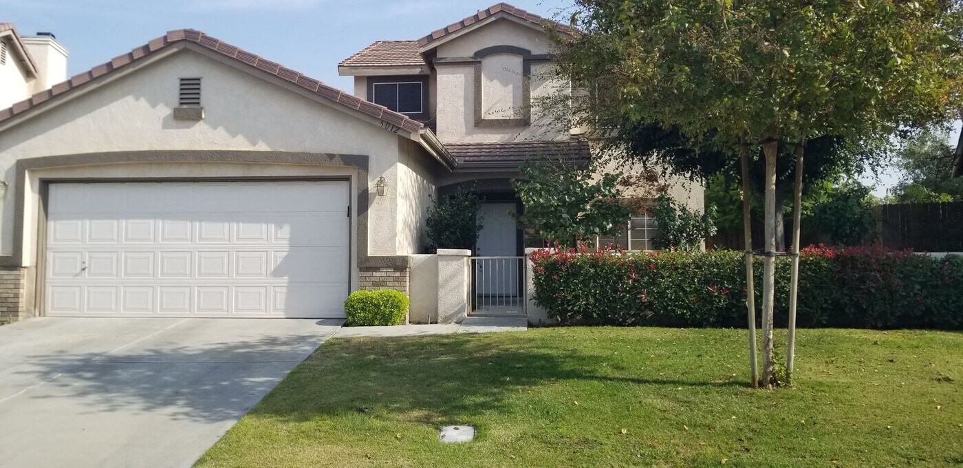 5012 Shadow Branch St in Bakersfield, CA - Building Photo