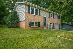 1364 Meadowood Dr in Middle Valley, TN - Building Photo