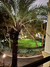 230 E Flamingo Rd in Las Vegas, NV - Foto de edificio - Building Photo