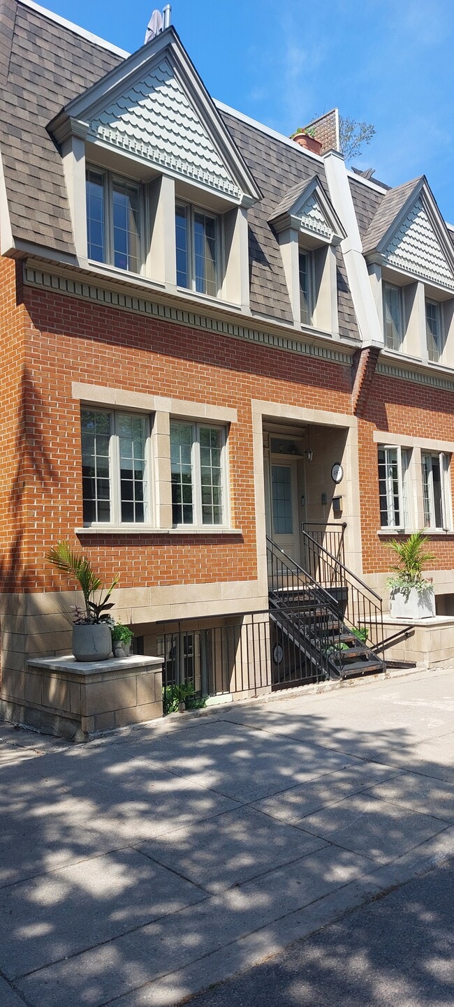 property at 479 Bourgeoys Rue