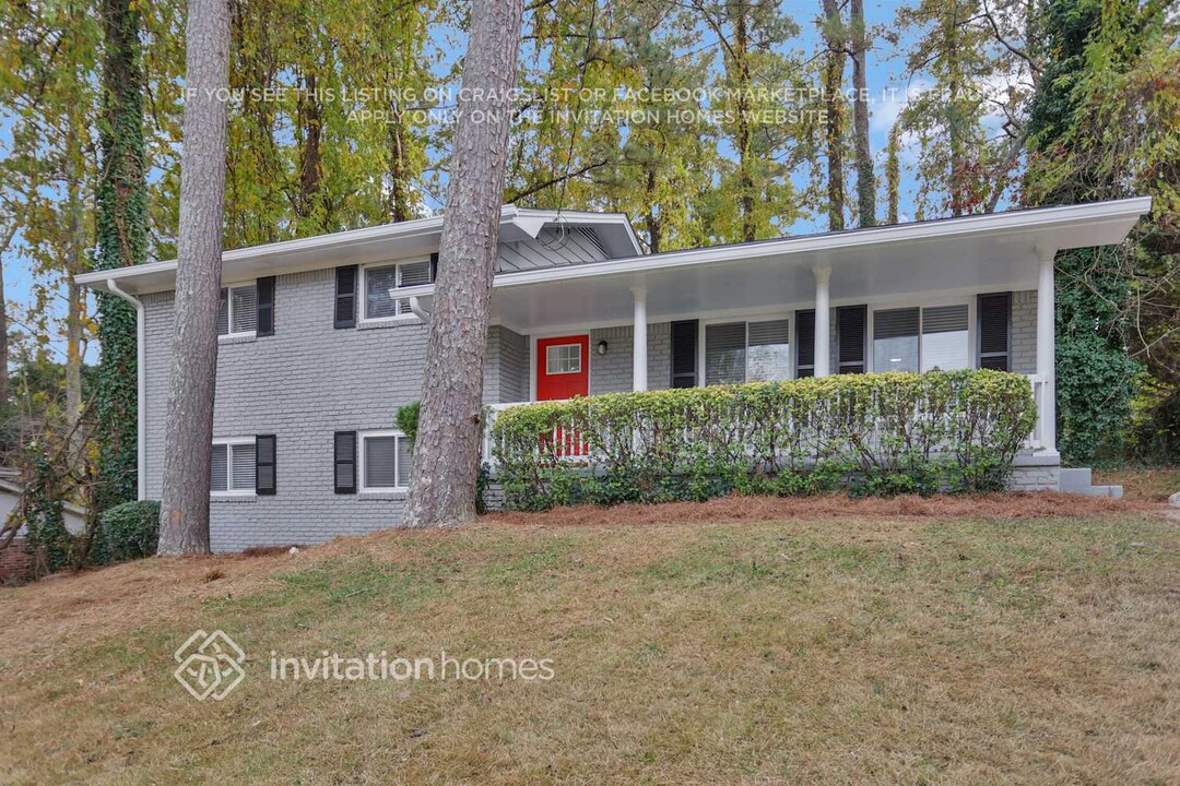 2631 Cavalier Dr in Decatur, GA - Building Photo