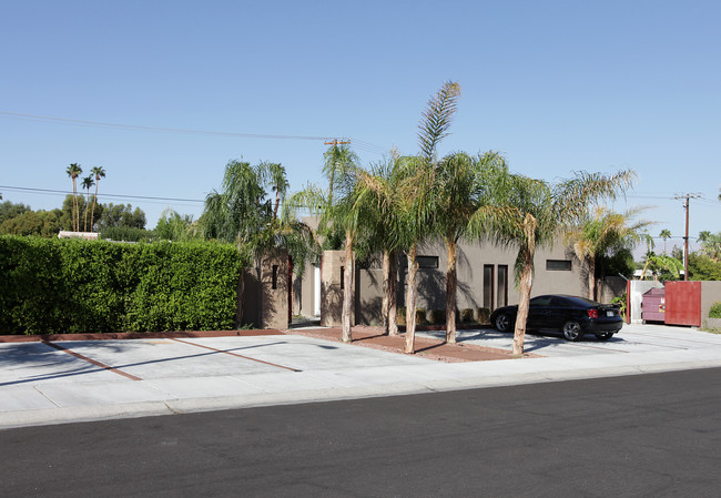 550 E Cottonwood Rd in Palm Springs, CA - Building Photo - Building Photo