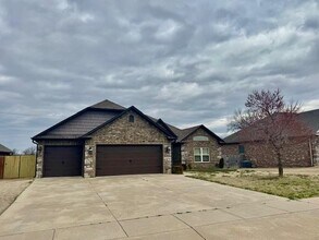 209 Pebble Beach Dr in Cave Springs, AR - Building Photo - Building Photo