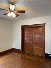 1110 W Jackson St, Unit 2 in Bloomington, IL - Foto de edificio - Building Photo
