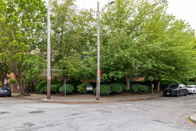 Queen Anne Square in Seattle, WA - Building Photo - Building Photo