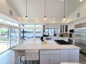 5532 Spinnaker Bay Dr in Long Beach, CA - Building Photo - Building Photo
