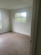 1241 SW 4th St in Homestead, FL - Foto de edificio - Building Photo