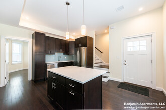 10 Marion St, Unit 001 in Medford, MA - Building Photo - Building Photo