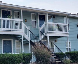 Palm Isle Apartment Homes in Biloxi, MS - Building Photo - Building Photo