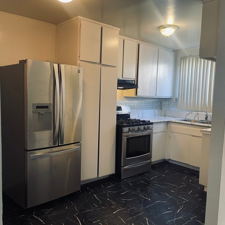 5615 Satsuma Ave in North Hollywood, CA - Foto de edificio