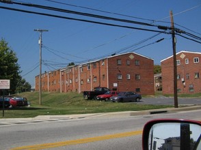 Highland Garden Apartments in Baltimore, MD - Building Photo - Building Photo