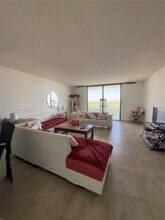 2500 Parkview Dr, Unit 1909 in Hallandale Beach, FL - Foto de edificio - Building Photo