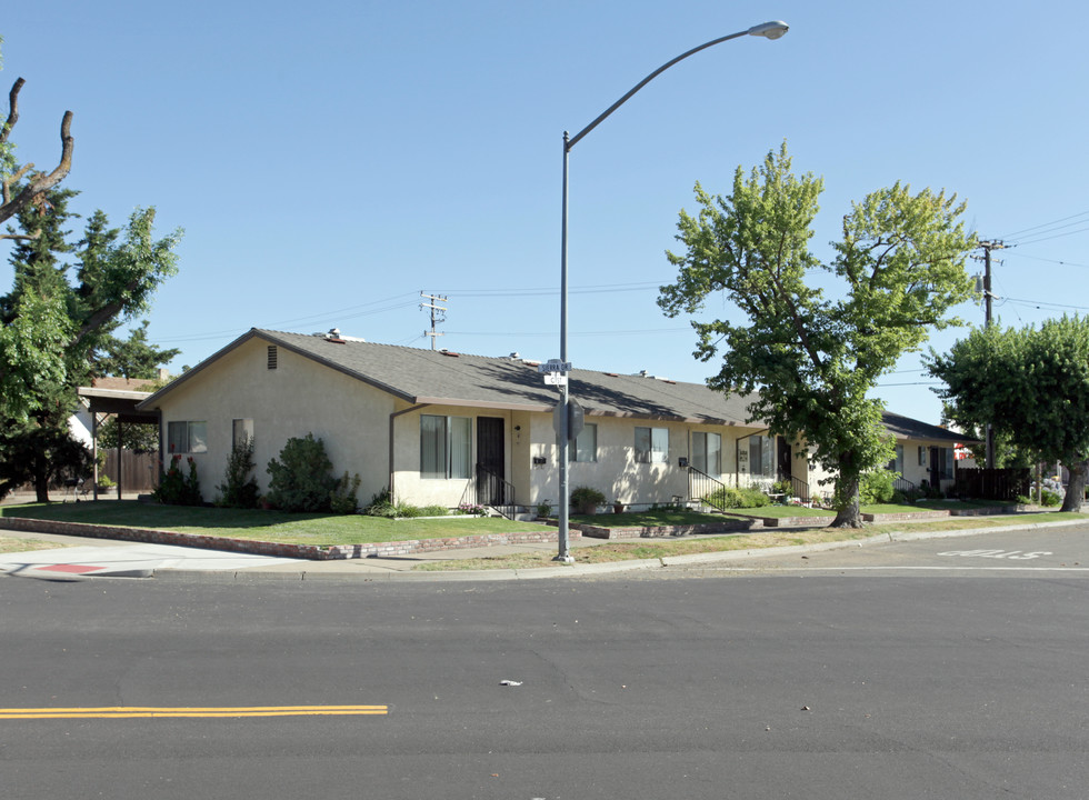 609 C St in Modesto, CA - Foto de edificio