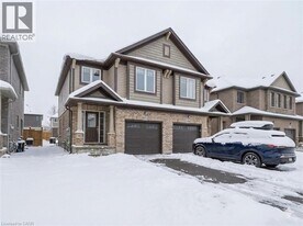 9573 Tallgrass Ave in Niagara Falls, ON - Building Photo