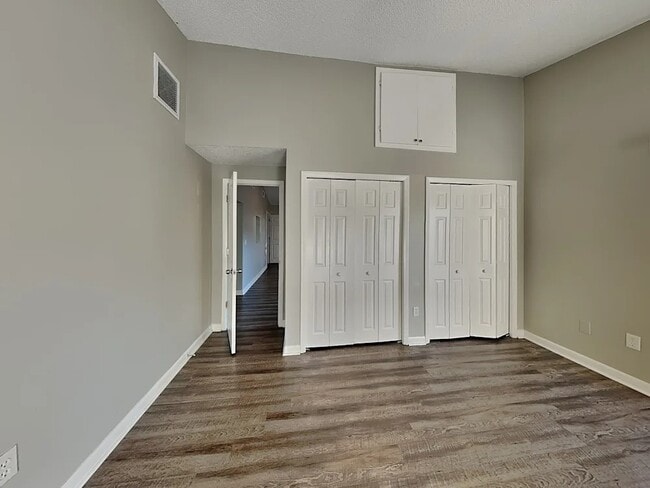 11675 104th St in Largo, FL - Building Photo - Building Photo