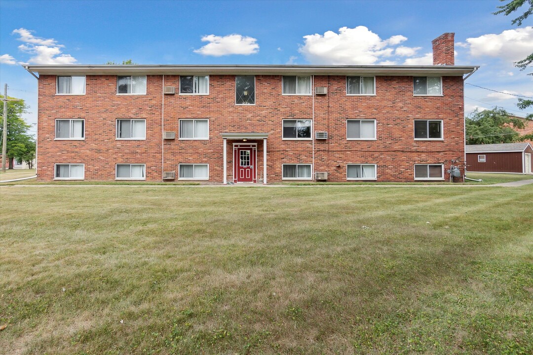 Virginia Manor Apartments in Coldwater, MI - Building Photo