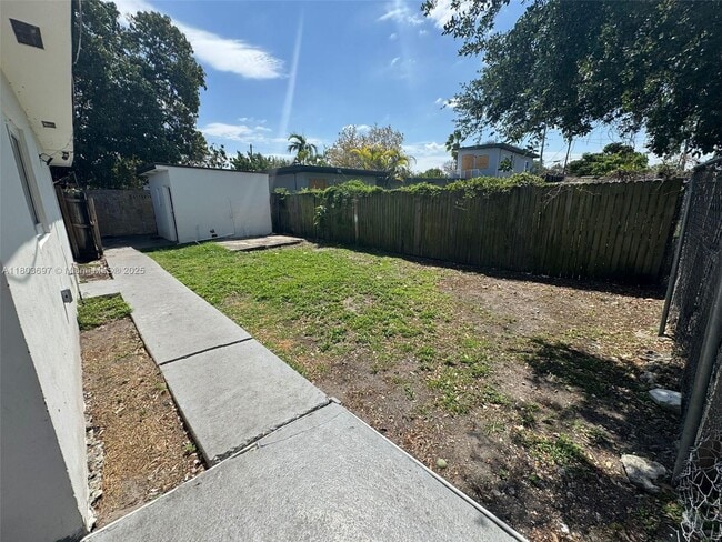 720 NW 56th St, Unit 3 in Miami, FL - Building Photo - Building Photo
