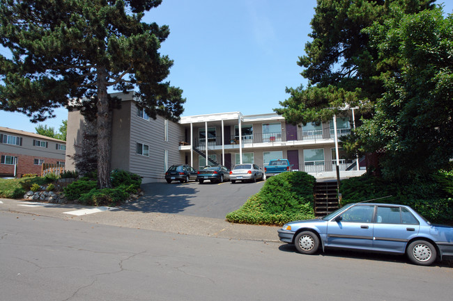 3101 SE Pine St in Portland, OR - Foto de edificio - Building Photo