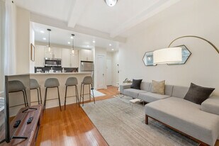 151 E 80th St in New York, NY - Building Photo