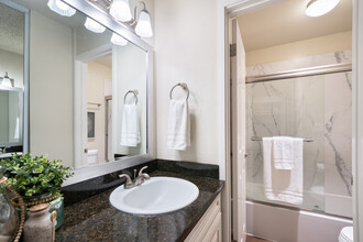 Castlewood Apartments in Walnut Creek, CA - Building Photo - Interior Photo