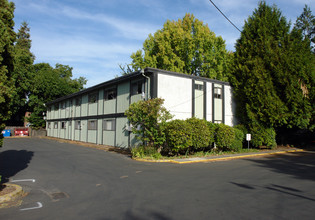 Ivanhoe Apartments in Salem, OR - Building Photo - Building Photo