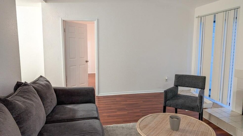 9707 Richmond Ave., Unit 14 in Houston, TX - Foto de edificio