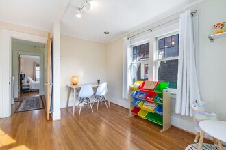 710 10th Ave E, Unit SI ID1035931P in Seattle, WA - Building Photo - Building Photo