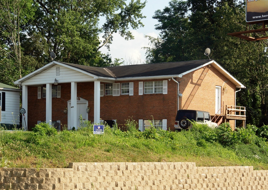 5473 Big Tyler Rd in Charleston, WV - Building Photo