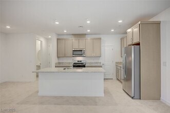2544 Vandra St in Las Vegas, NV - Building Photo - Building Photo