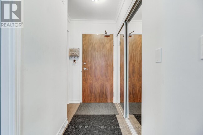 33 Elm Dr W in Mississauga, ON - Building Photo - Building Photo