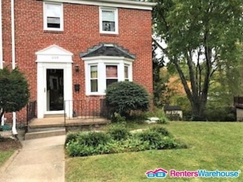 6109 Maylane Dr in Baltimore, MD - Foto de edificio - Building Photo