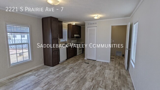 2221 S Prairie Ave photo'