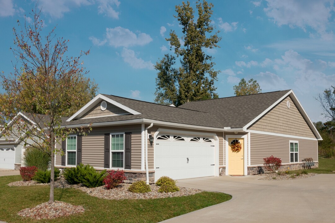 Redwood Hudson in Hudson, OH - Building Photo