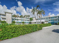 37 Yacht Club Dr in North Palm Beach, FL - Foto de edificio - Building Photo