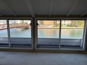 105 Edgewater Pl in Newport Beach, CA - Building Photo - Building Photo