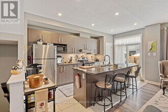 246 Yellowcress Wy in Ottawa, ON - Building Photo - Building Photo