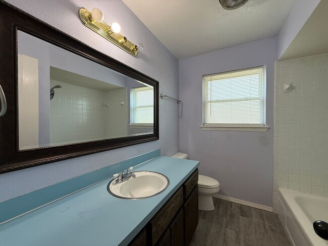 330 Overton Dr in Norman, OK - Building Photo - Building Photo