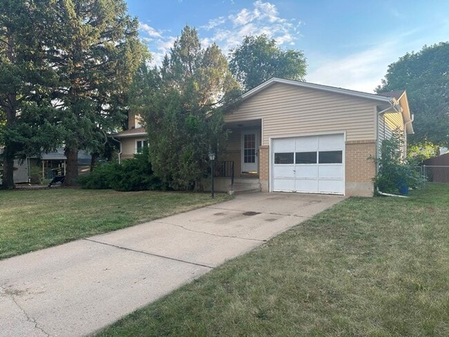 property at 1053 Briarwood Rd