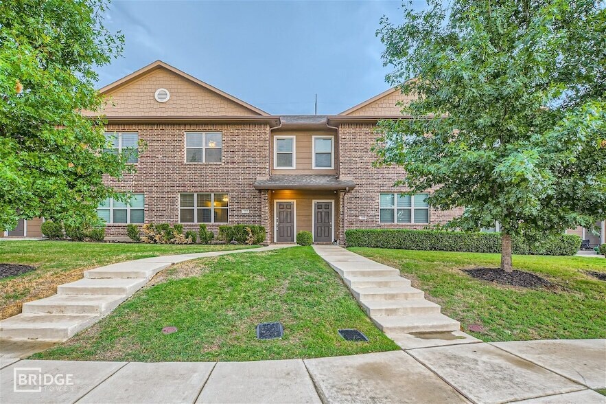1313 Lakecrest Ln in Lewisville, TX - Building Photo