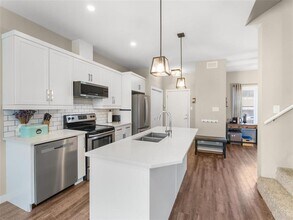 340 John Angus Dr in Winnipeg, MB - Building Photo - Building Photo