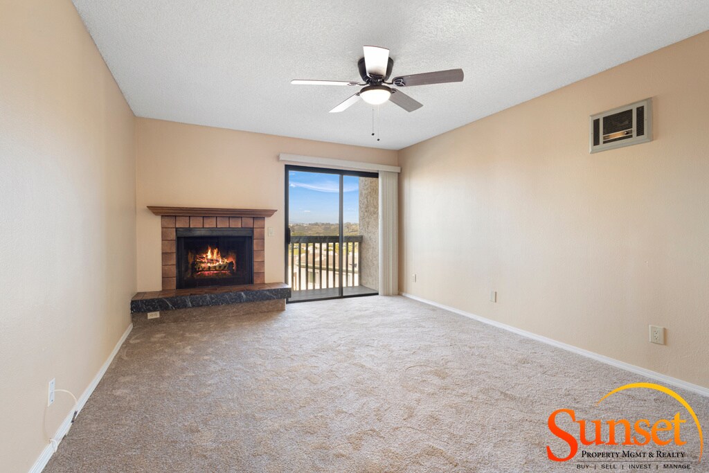 2915 Cowley Way in San Diego, CA - Building Photo