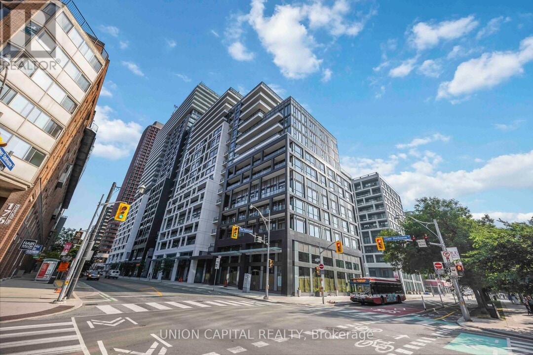 121 Lower Sherbourne St in Toronto, ON - Building Photo