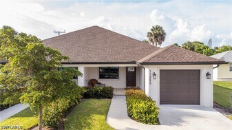 11253 Dean St in Bonita Springs, FL - Building Photo