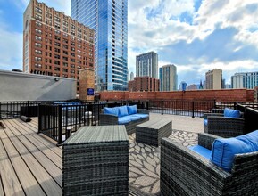 1225 N La Salle Dr, Unit C3 in Chicago, IL - Building Photo - Building Photo