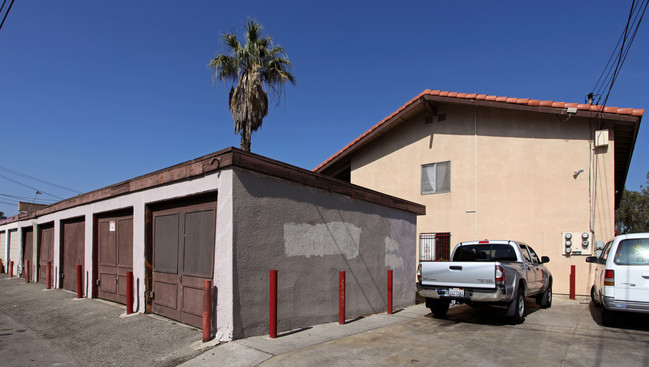 2077 S Sprague Ln in Anaheim, CA - Building Photo - Building Photo